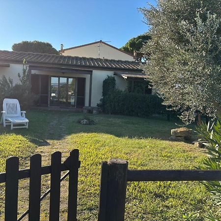 Casa "Ale" Con Piscina Comune E Bellissimo Giardino A 5 Minuti Dal Mare Cecina (Livorno) Bagian luar foto