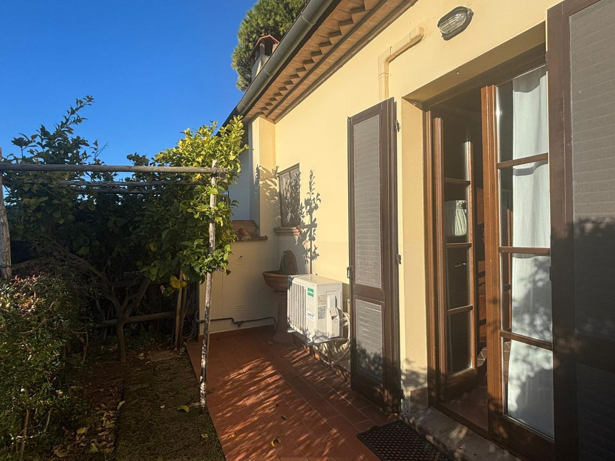 Casa "Ale" Con Piscina Comune E Bellissimo Giardino A 5 Minuti Dal Mare Cecina (Livorno) Bagian luar foto