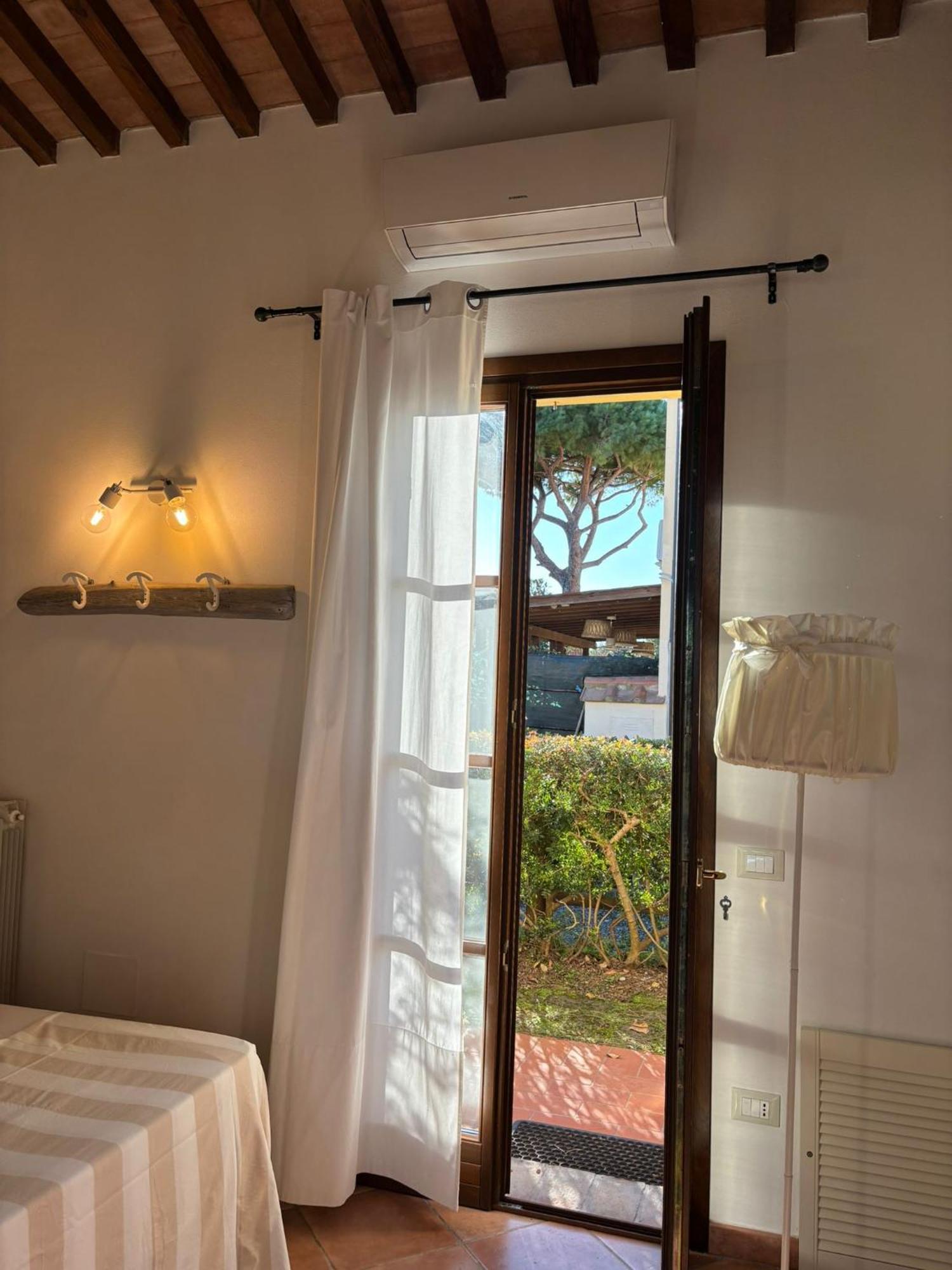 Casa "Ale" Con Piscina Comune E Bellissimo Giardino A 5 Minuti Dal Mare Cecina (Livorno) Bagian luar foto
